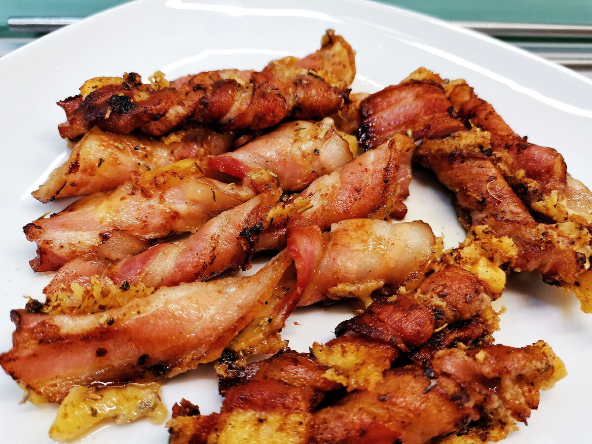 Ингредиенты

Говяжий бекон
150 г
Сыр
100 г
Молотый черный перец
по вкусу
Прованские травы
по вкусу
Паприка
по вкусу
Соль
по вкусу