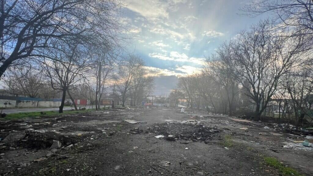     В Ростове демонтировали самовольные постройки незаконного гаражного комплекса «Элеватор», об этом сообщили в пресс-службе городской администрации.