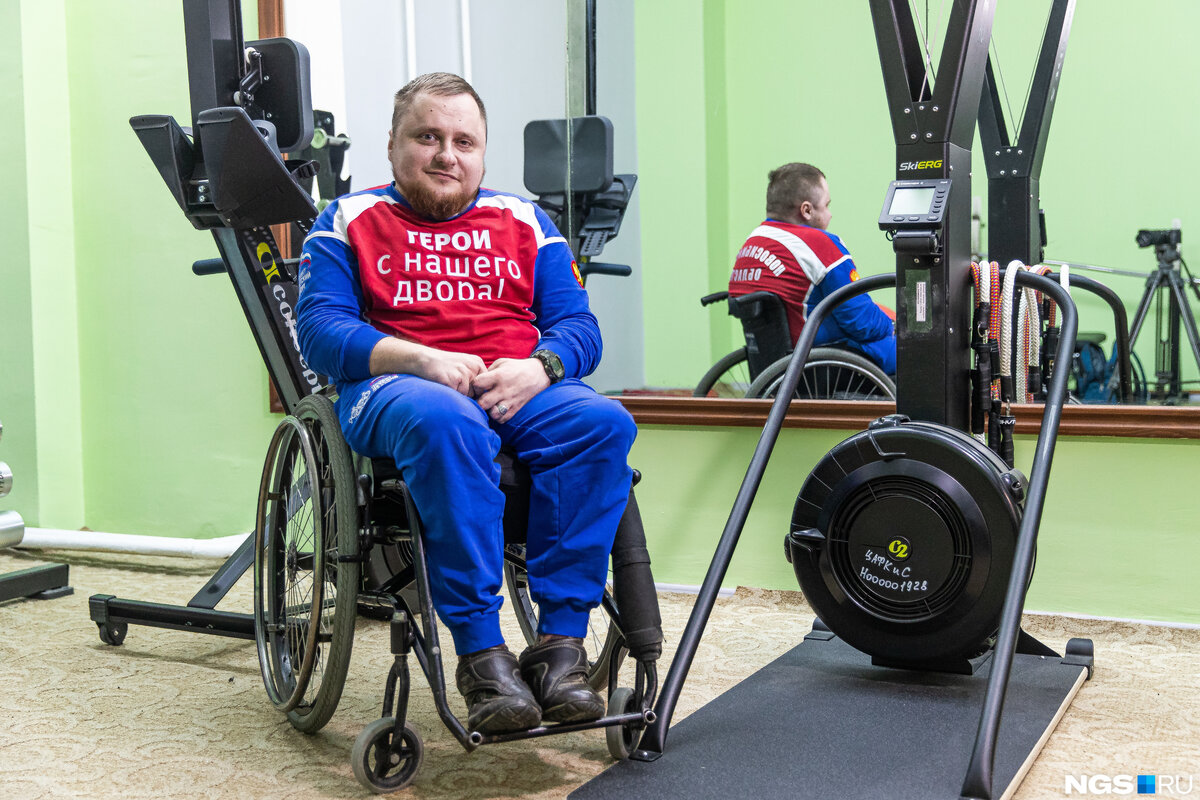 Павел ведет онлайн-занятия для тех, у кого нет возможности посещать зал Фото: Александр Ощепков