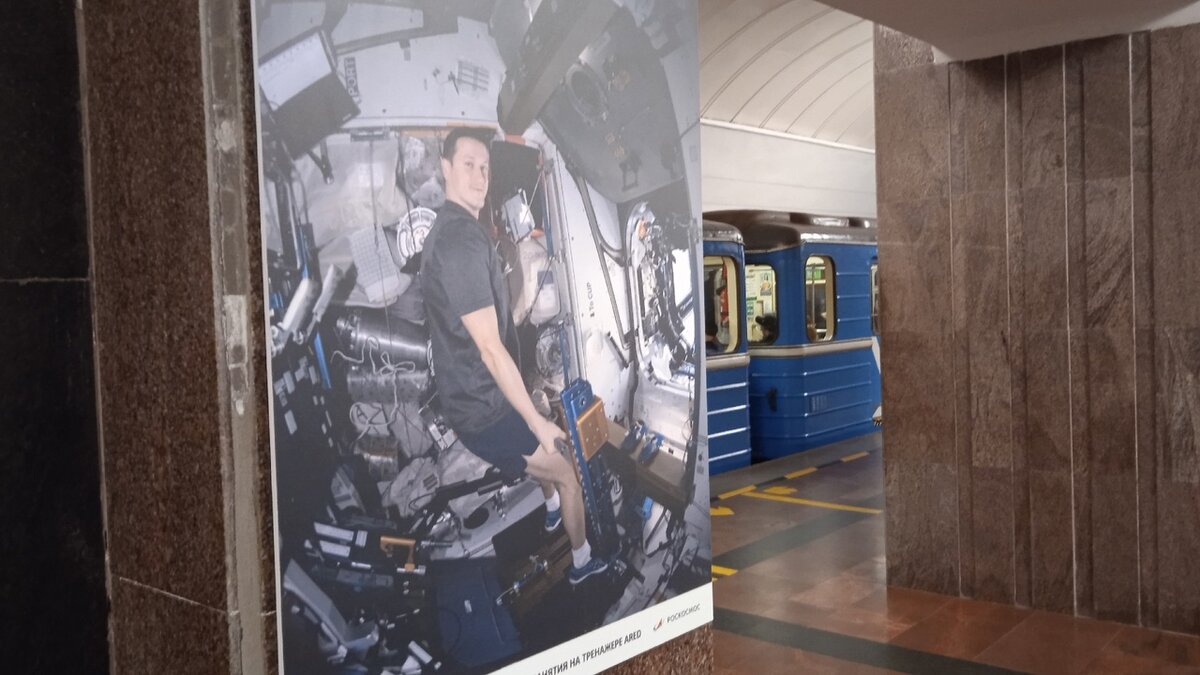 Метростанция "Площадь 1905 года" в Екатеринбурге и портрет Сергея Кудь-Сверчкова