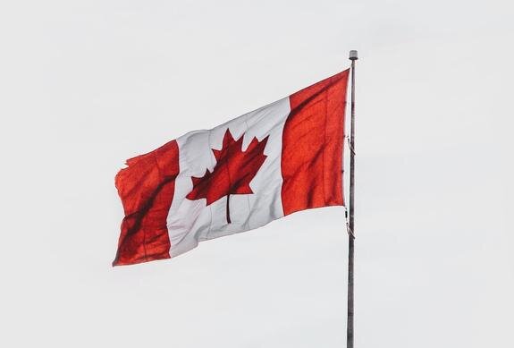    Флаг Канады, unsplash.com/photos/GRbvjNwpQ1c