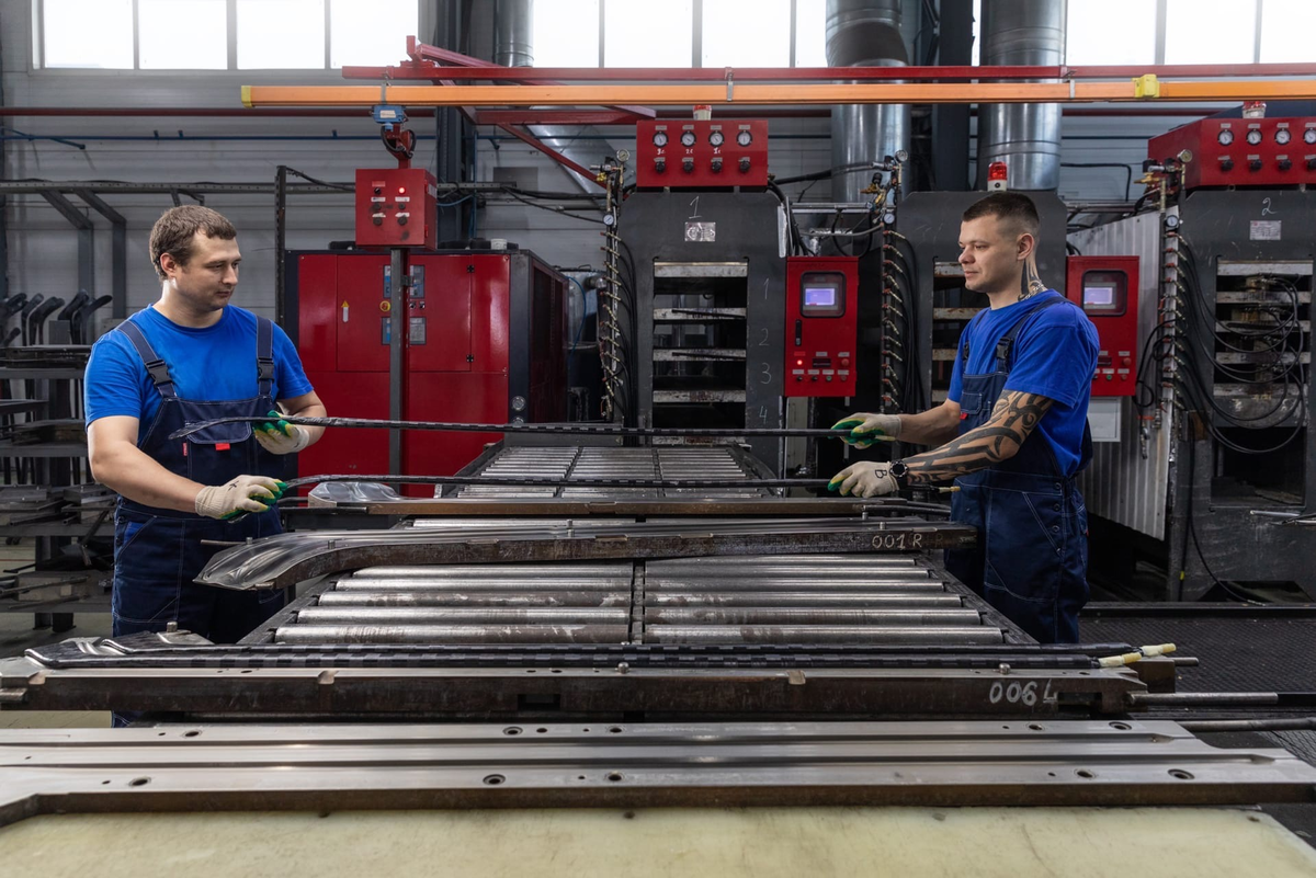 Как производят хоккейные клюшки: термопрессование