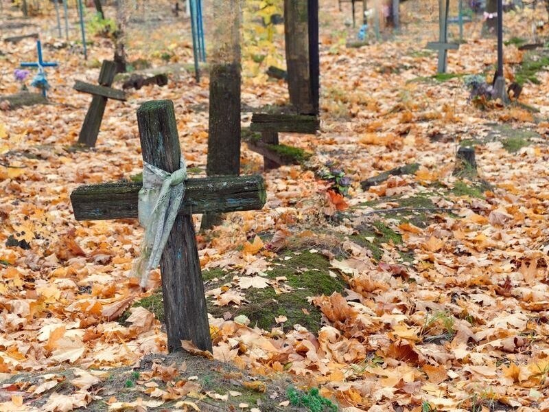 Как прикрепить фото к кресту на кладбище