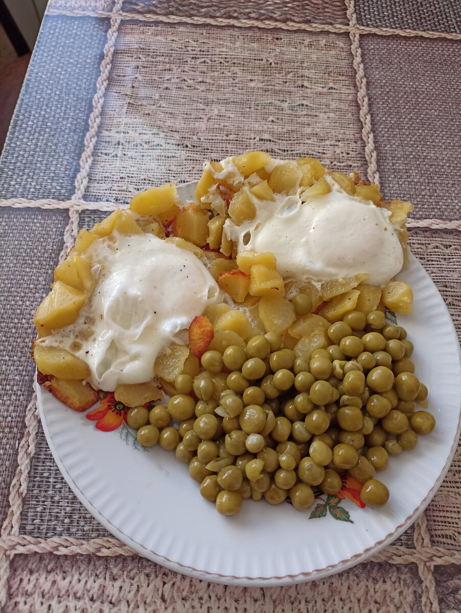 Яичница с картошкой. 