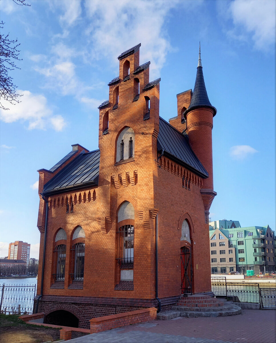 Калининград. Домик смотрителя Высокого моста