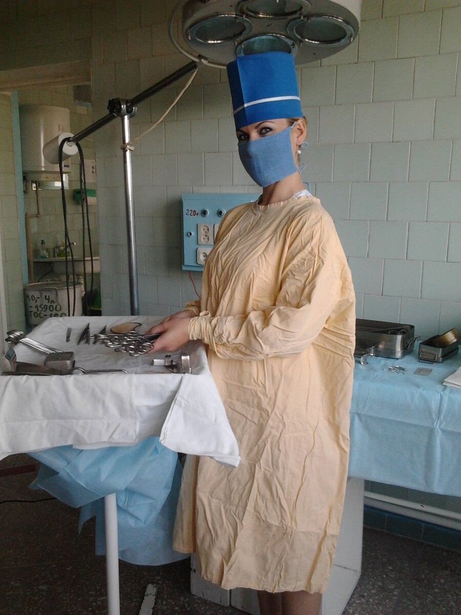 Хоть и не работаю медсестрой, но считаю этот день и своим праздником. Бывших медиков не бывает😉 И это факт. На фото 2012 год. Чувство, что целая жизнь уже прошла🙈 