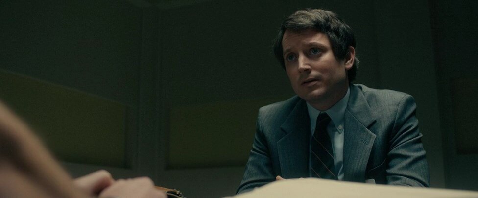 Некоторые зрители до сих пор говорят о том, что не могут воспринимать Элайджу Вуда в других ролях после роли Фродо в трилогии «Властелин колец». Напрасно - в этом фильме он играет весьма достойно.