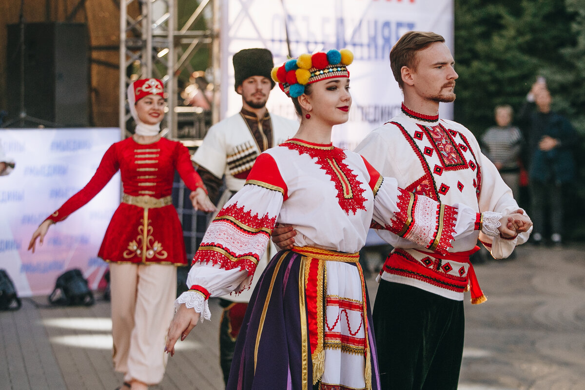 Какие языки родные для народов краснодарского края. Народы Кубани. Национальности в Краснодаре. Народы Кубани картинки.