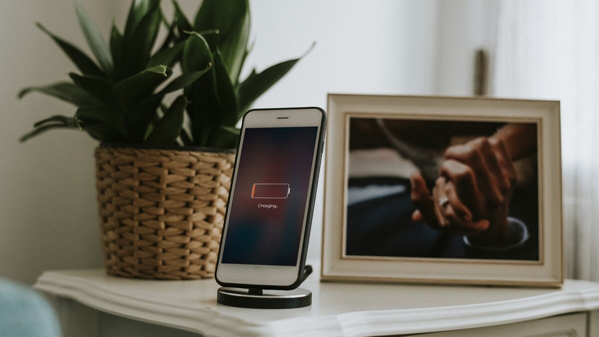    Можно ли оставлять смартфон на зарядке без контроля