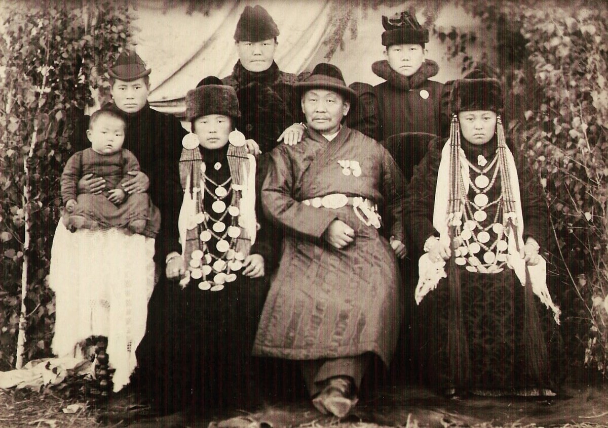 Буряты. Начало ХХ в. Из собрания Этнографического музея Казанского университета.