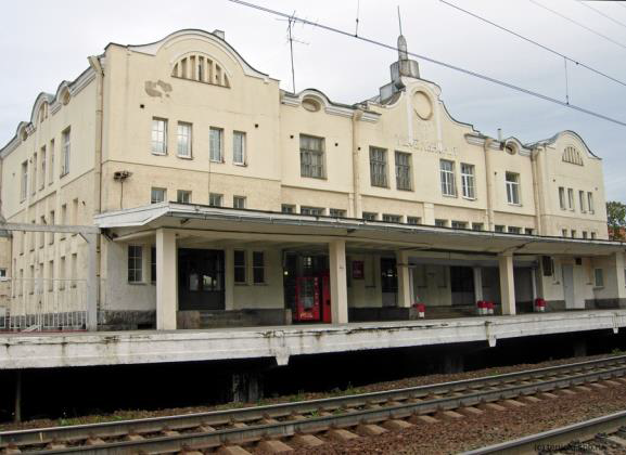 Настоящий вокзал станции Удельная