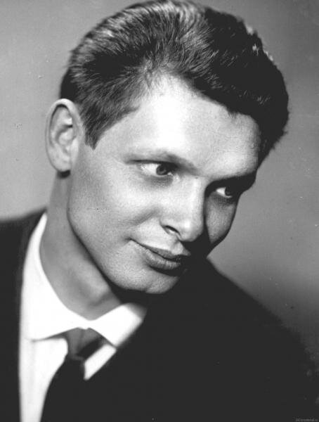 Эдуард Хиль в молодости. Фото с сайта avsimrus.com