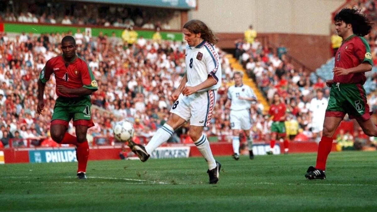 Поборски забивает гол в ворота португальцев. Источник: Fullfeed.ru