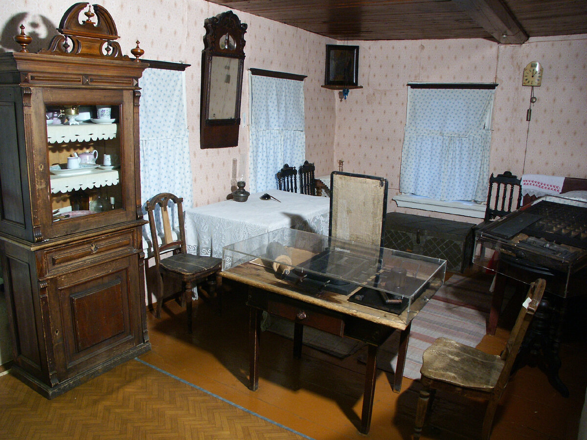 Старая экспозиция музея, рассказывающая о первой русской революции и событиях мая 1906 года. Фотография взята из группы Дом-музей 'Подпольная типография"