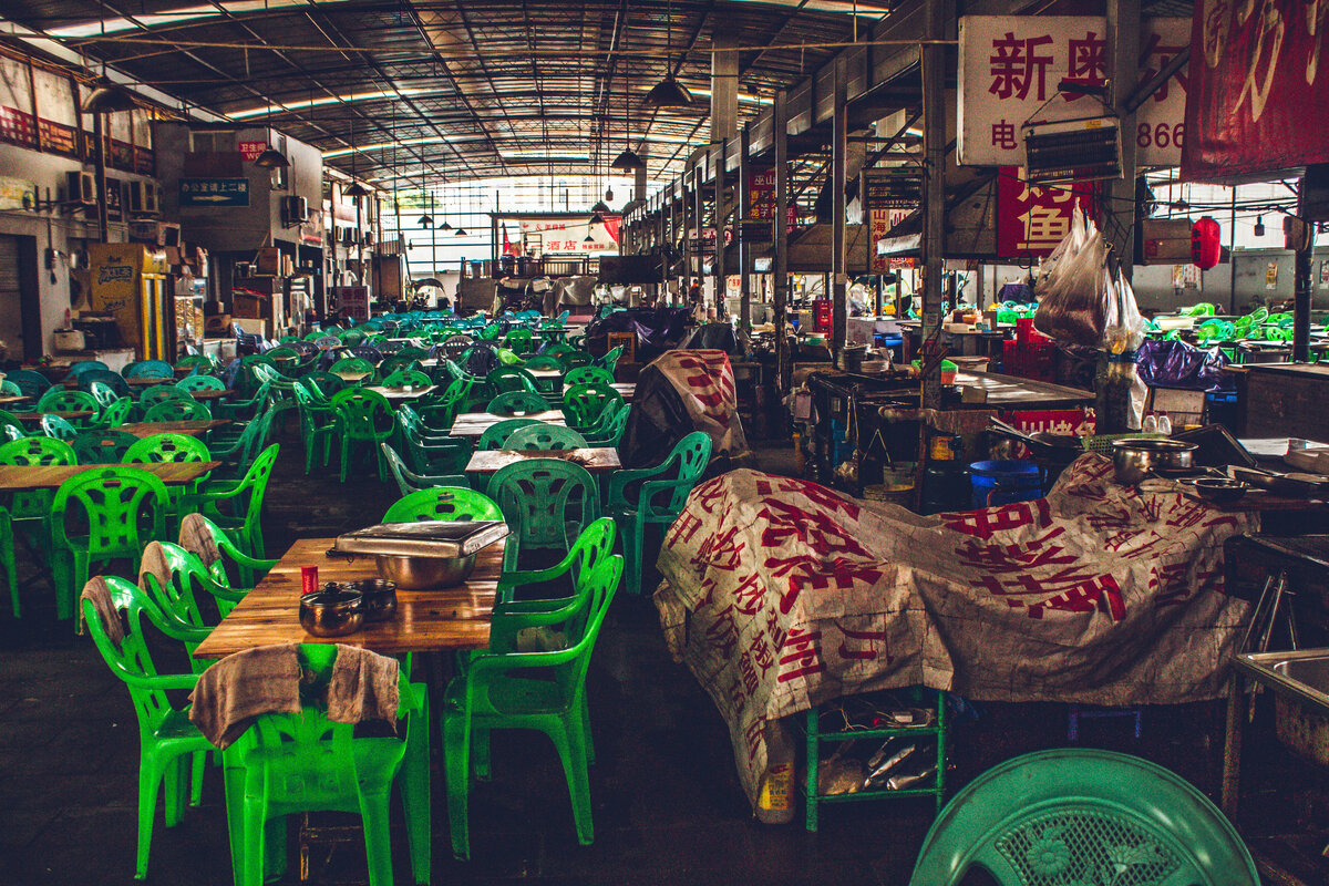 забегаловки в ожидании вечерних посиделок