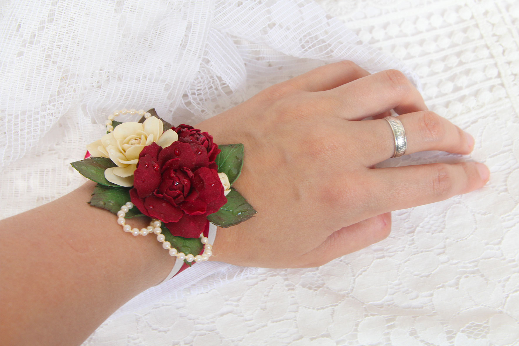 Как сделать браслеты для подружек невесты своими руками?