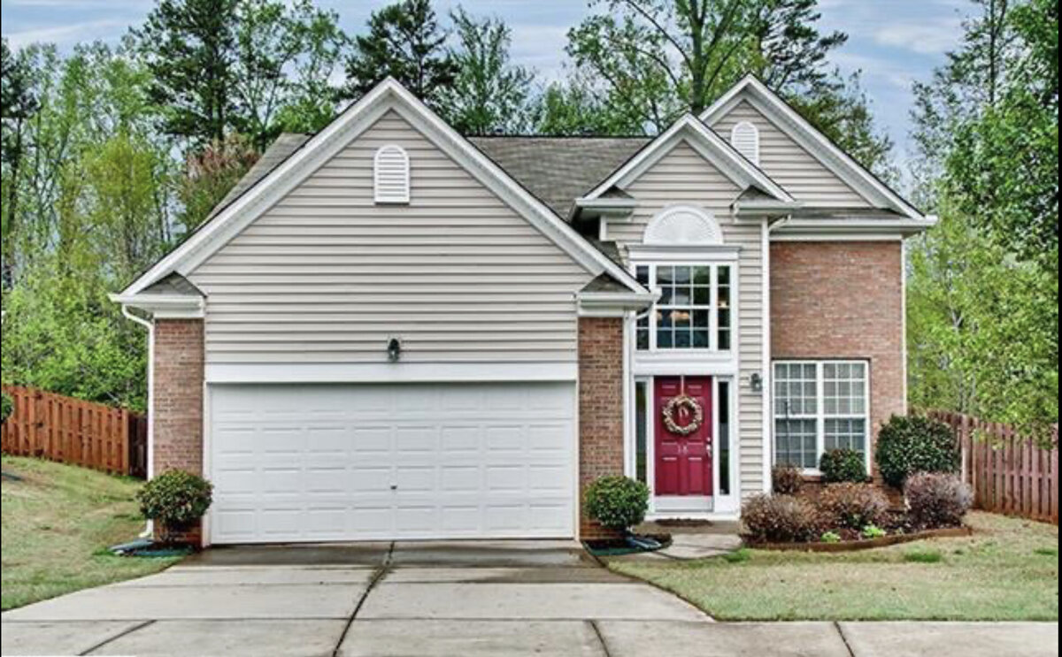 Фото их дома.