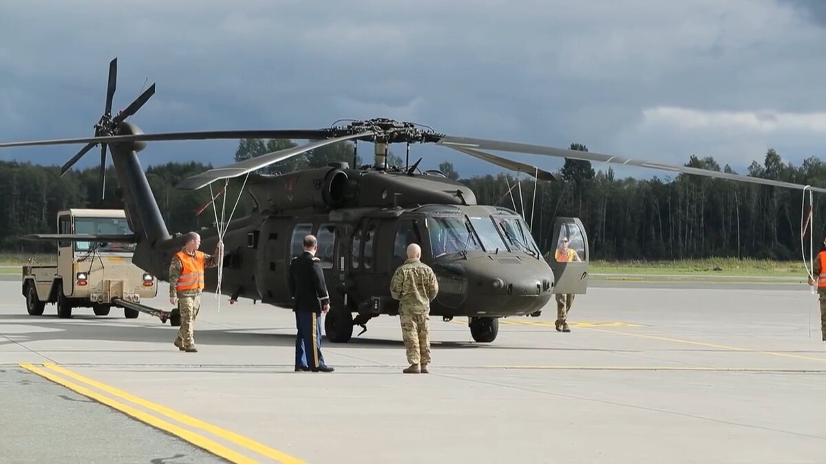 Раньше на аэродроме Лиелварде базировались Black Hawk, прилетали Chinook. А также Ан-2 и Ми-17 латвийской армии. Скоро всё изменится?