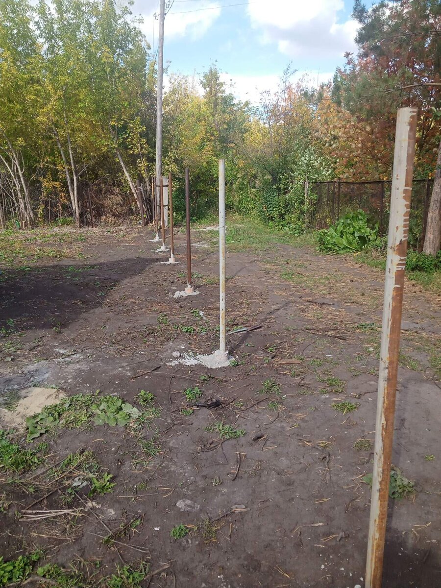 Очень помогли уровень и натянутая синтетическая нитка.
