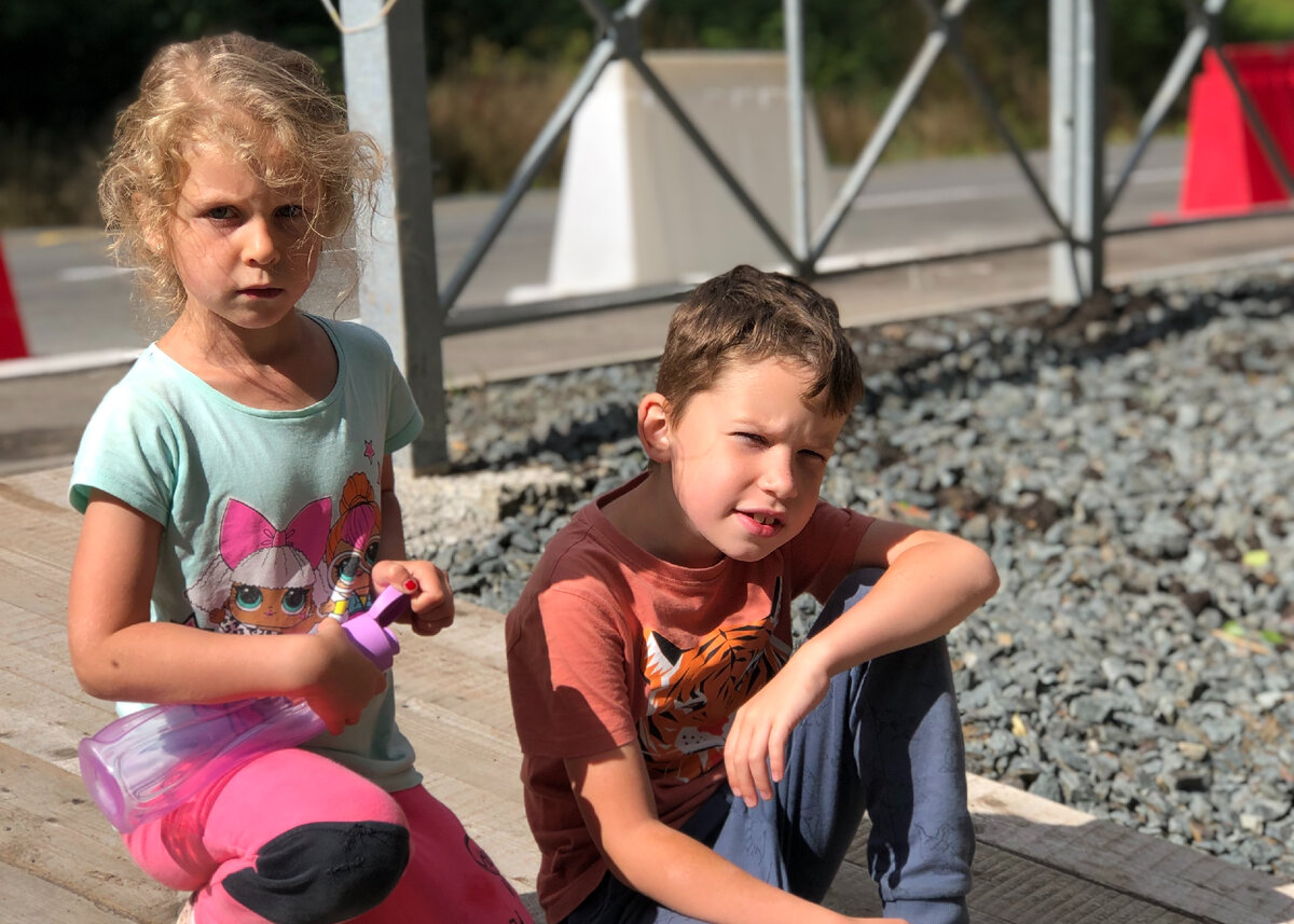 Вот с таким же видом смотрю на всех этих желателей не пойми чего.