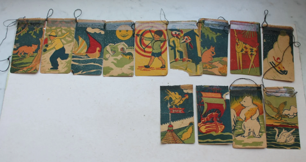 Флажки двухсторонние на ёлку "Декалькомания" 1930-40 г.г. Водолаз, кавалерист, фото с сайта: https://meshok.net/