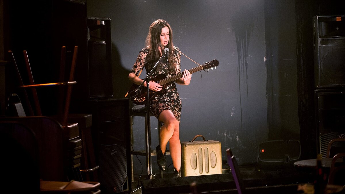 Лера Линн в сцене из сериала True Detective (2-й сезон)