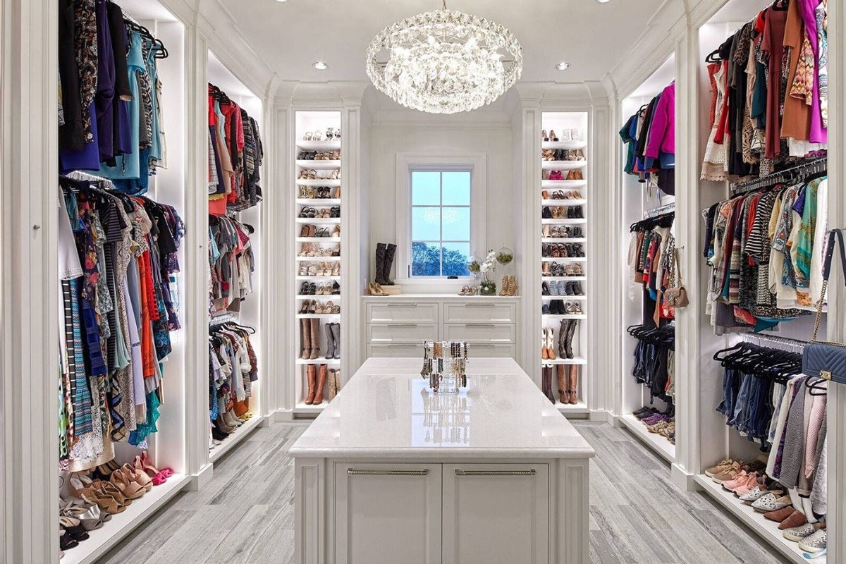 Да-да, гардеробная не меньше этой. Фото из открытых источников 