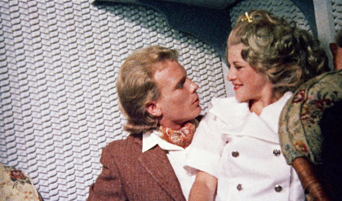 Здесь и далее кадры из фильма "Флэш Гордон". Режиссёры — Майкл Бенвенисте, Ховард Зьем