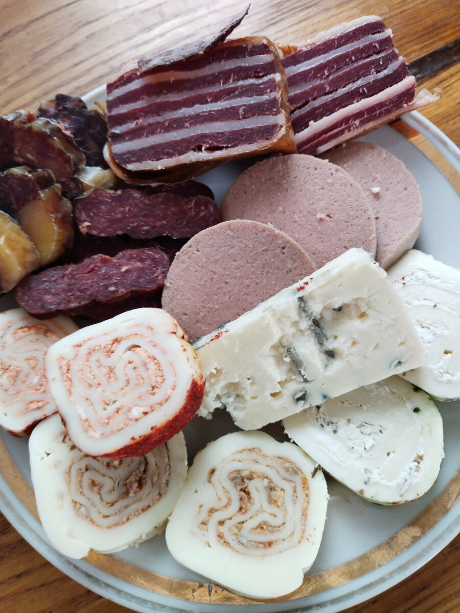 Чисто чайку попить.