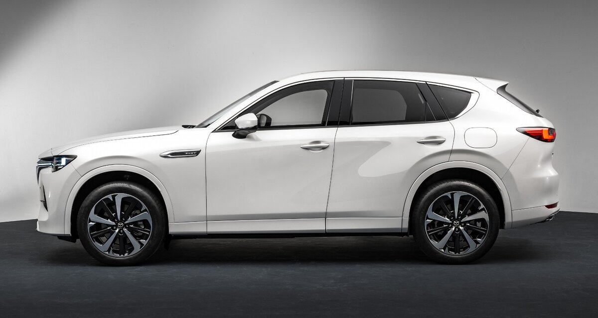 Mazda CX-60 с длинным капотом не случайно: двигатели в ней стоят продольно