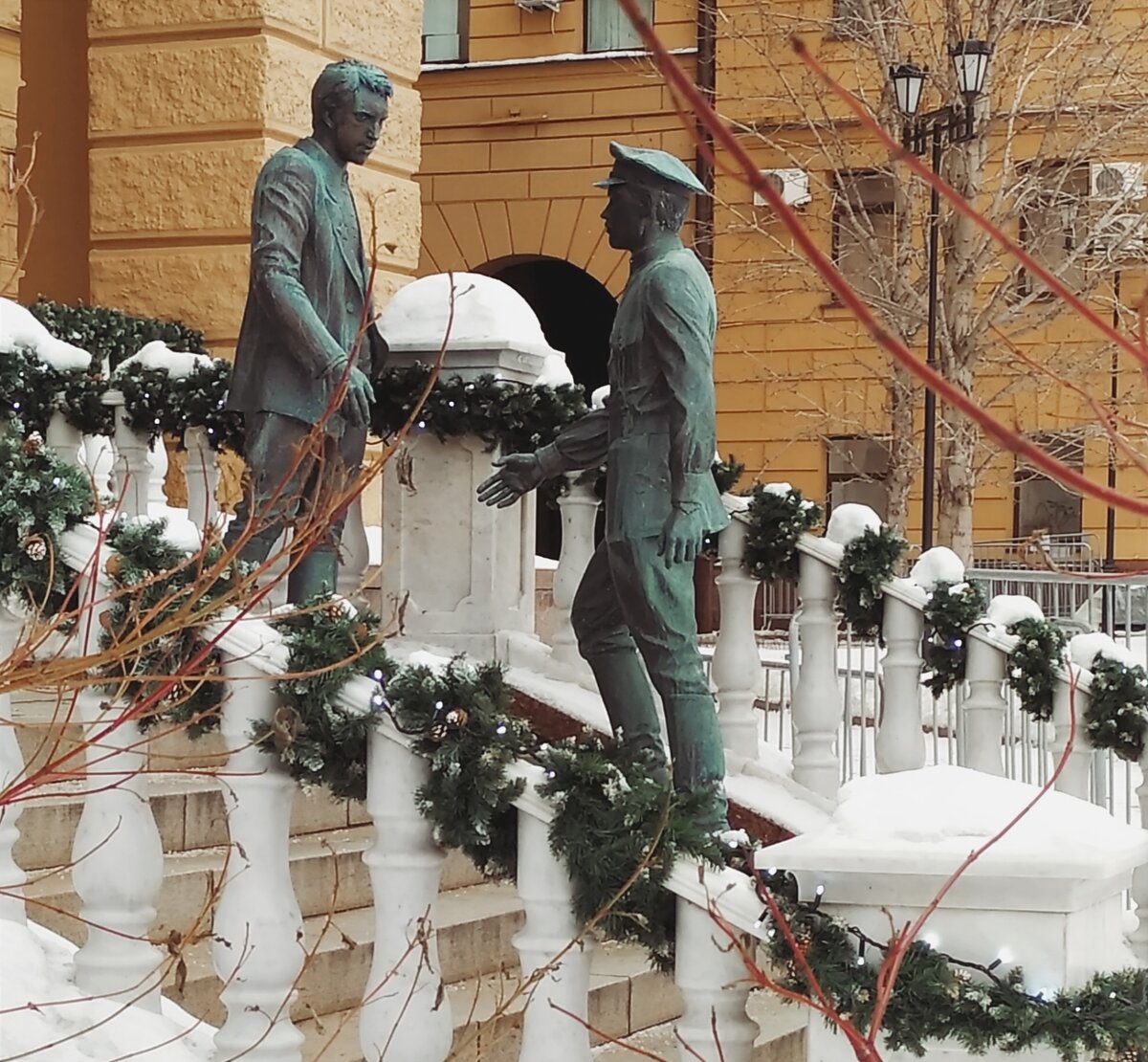 4 бронзовых Высоцких в центре столицы (гуляем по Петровке) | Одно большое  путешествие | Дзен