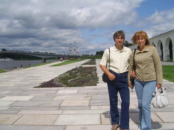 Ярославо дворище и Торг - архитектурный комплекс на Торговой стороне Великого Новгорода. Получил своё название по имени князя Ярослава, прозванного позже Мудрым, который перенёс княжескую резиденцию с Рюрикова городища на эту территорию напротив Кремля.