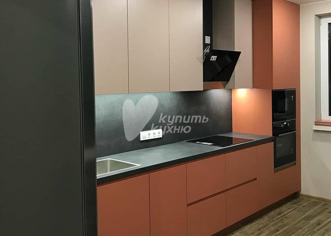 Прямая кухня «Бритни» в современном стиле понравится любителям минимализма. Фасады без ручек открываются при нажатии за счет механизма TIP-ON. Стоимость гарнитура в базовой комплектации — 79 800 рублей