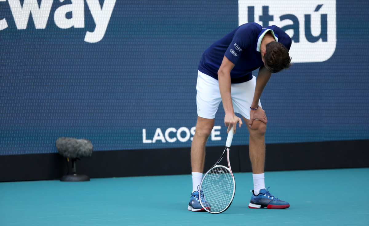 Даниил Медведев никак не может вернуться на теннисный трон - и в ближайшие месяцы не сделает этого. Фото: globallookpress