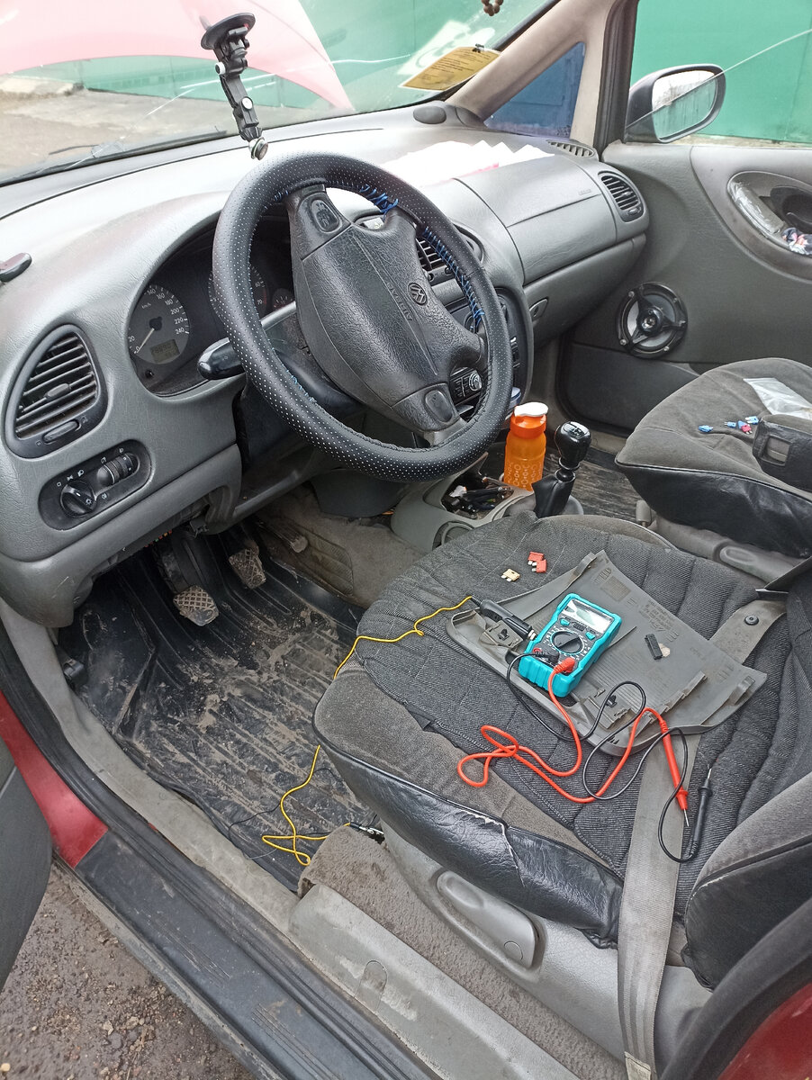 Проблема у данного автомобиля, не работают задние фонари. После диагностики проводки были выявлены неисправности. 