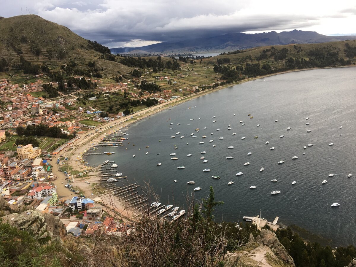 Озеро Титикака, вид с горы Пача-Мамы в Копакабане, фото автора