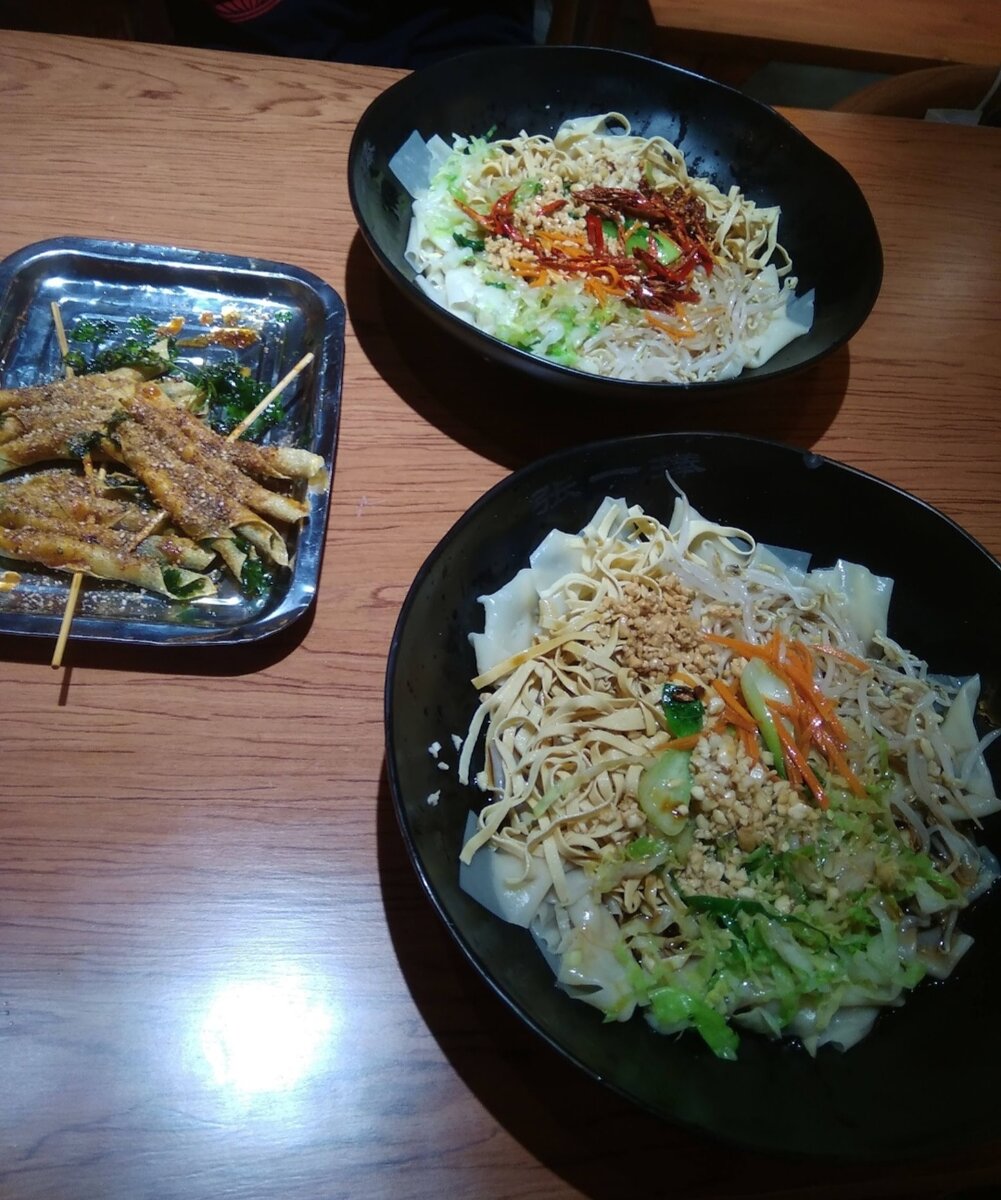 Лапша, фото автора. Предупреждаю, что когда были сделаны все эти фотографии, я ещё не планировала стать блогером, поэтому уж какие есть! =) 