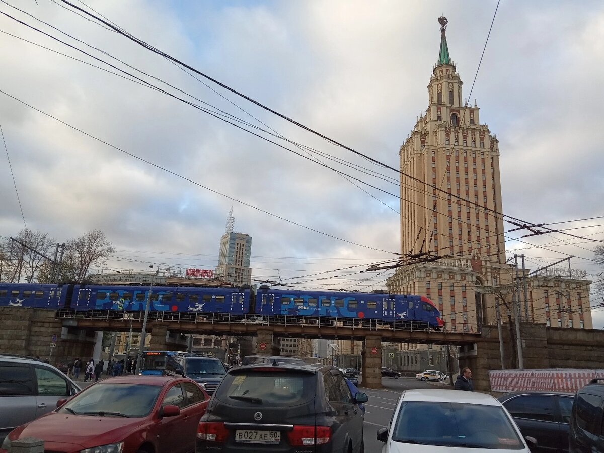 ЭП2Д, номеро машины не помню, ползет в сторону Рижского направления МЖД. 