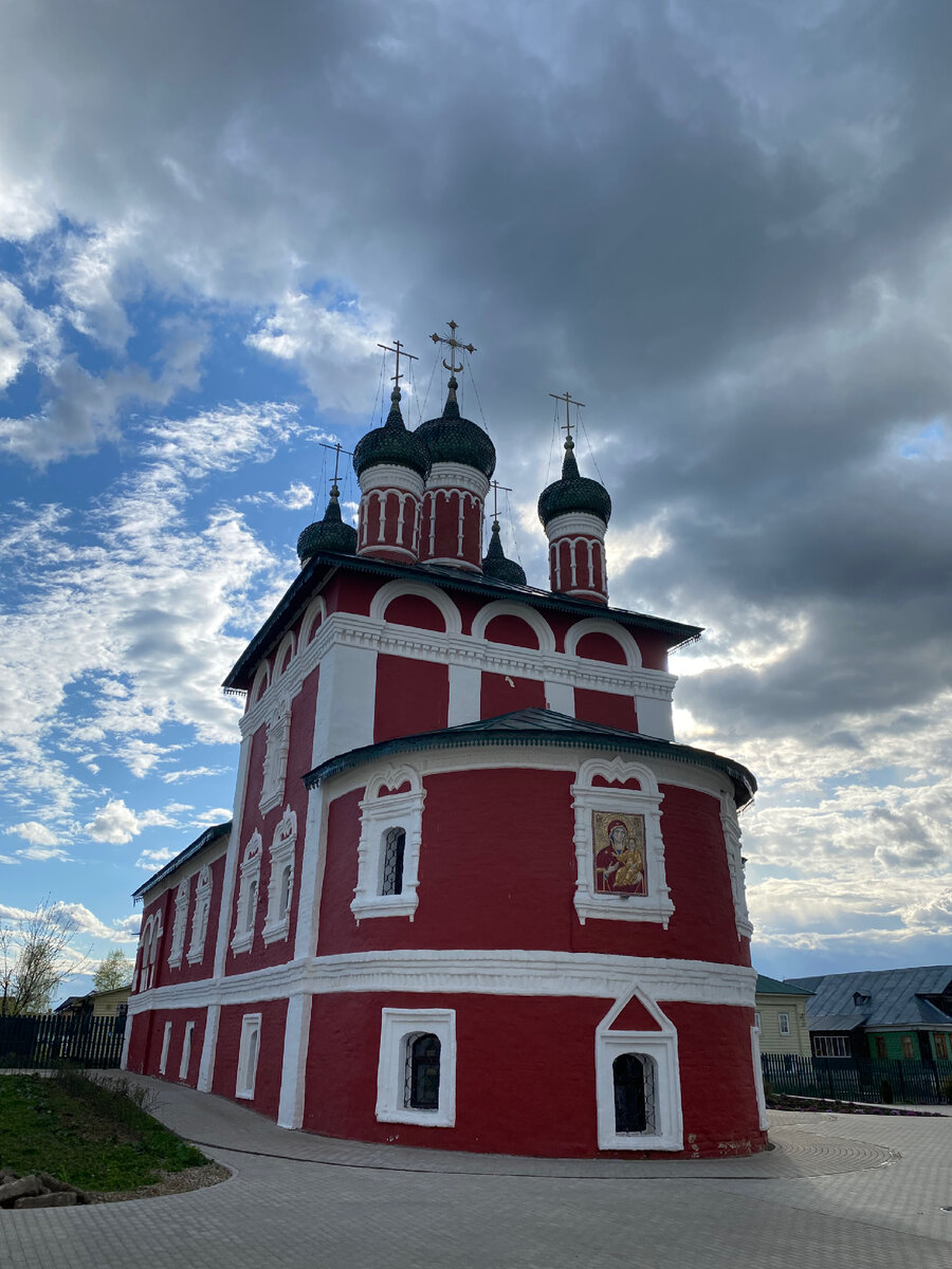 Фотография автора. Город Углич. Богоявленский женский монастырь. Храм Смоленской иконы Божией Матери.