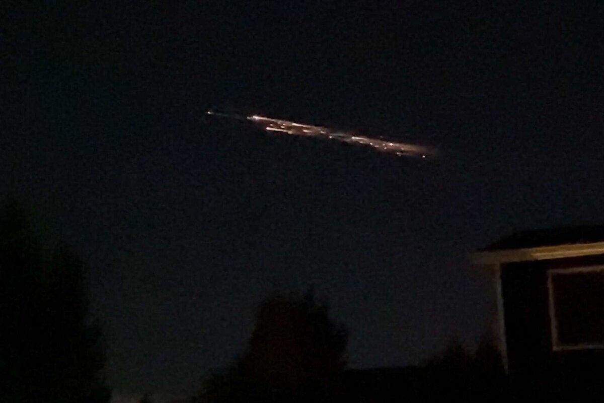     Над Испанией сгорел космический мусор Китая. Очевидцы сняли впечатляющие кадры