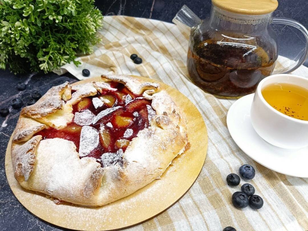Галета с клубникой из прокисшего молока