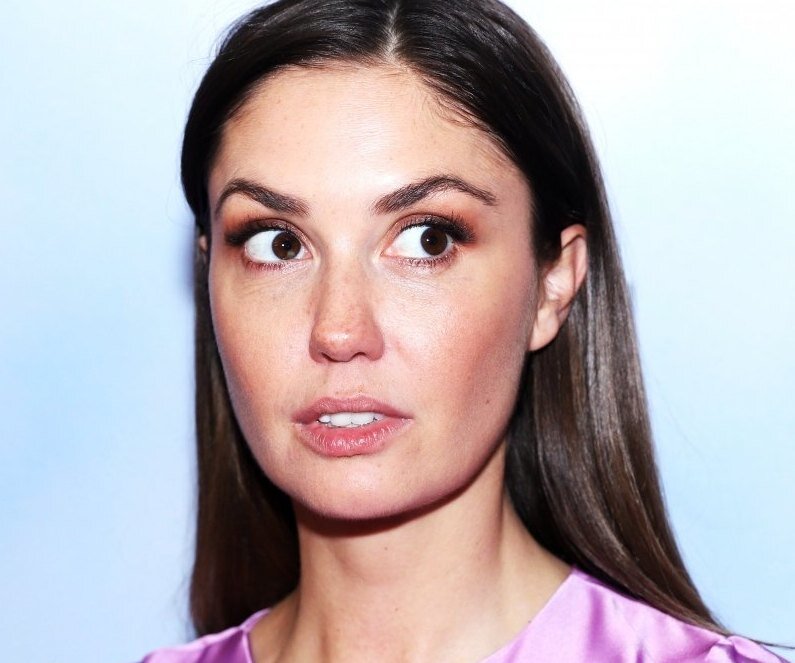     «Заживает очень долго»: Агата Муцениеце удивила фанатов «пирсингом» дочери в носу