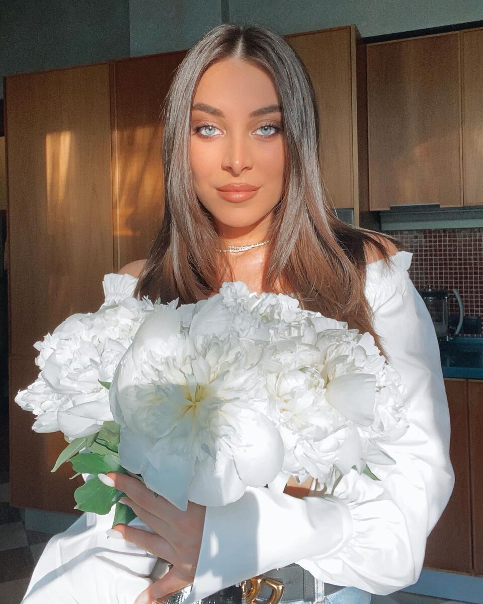    Элина ЧагаСоцсети