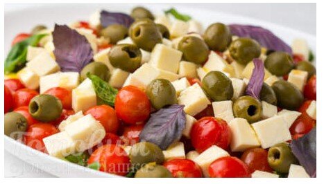  Салат с помидорами и оригинальной заправкой