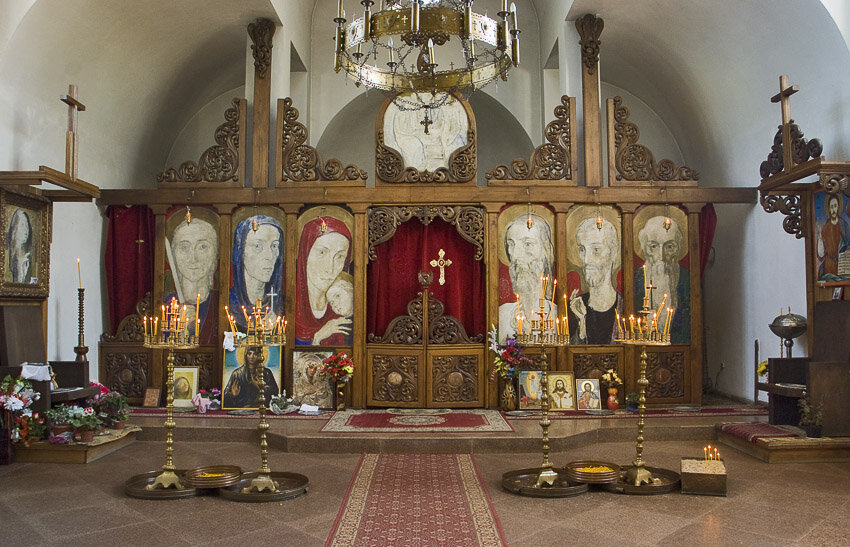 Иконы в храме ванги
