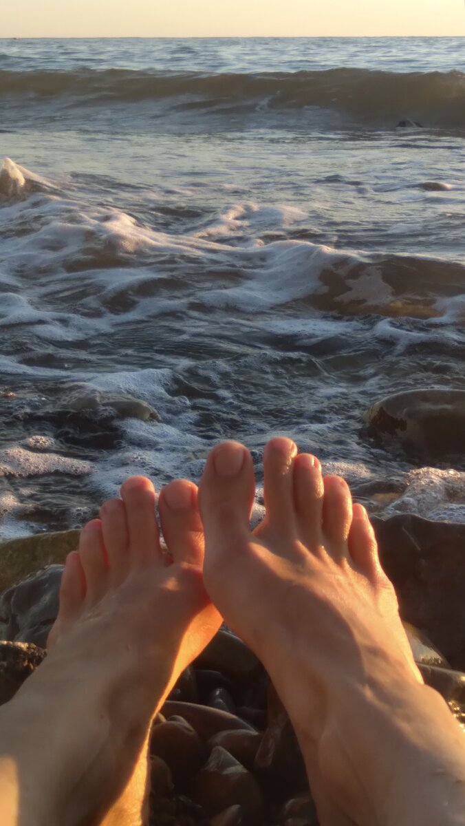 Медитацией может быть всё, что угодно) Если интересно, как это - напиши, я с радостью расскажу)