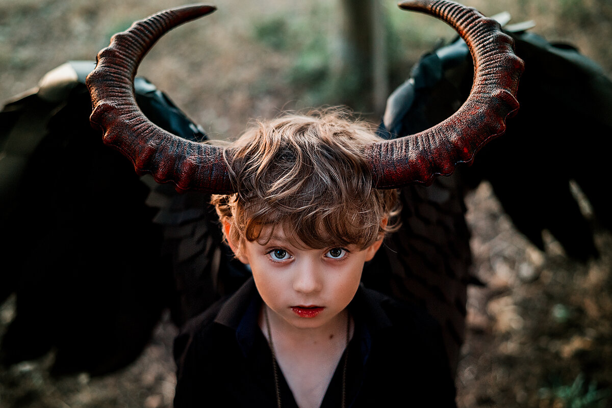 Алеша о-о-очень хочет конфетку. Или задолбали вы, Света и мама, меня с фотосессиями)