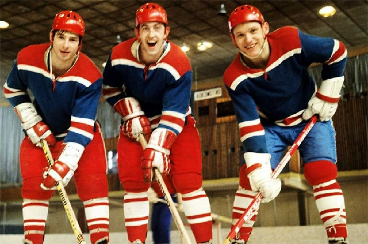    Участники суперсерии СССР — Канада (слева направо): Валерий Харламов, Борис Михайлов, Владимир Петров.