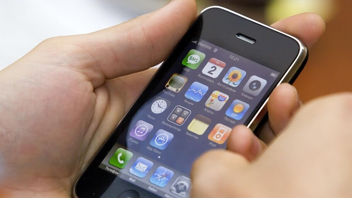    Презентация "революционного смартфона" iPhone 3G. 2008 год © РИА Новости / Александр Алпаткин