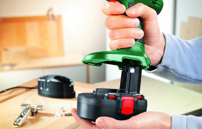 Причины списания шин автомобиля. Дрель перфоратор. Инструмент вышел из строя. Пневматическая бормашина переборка. Строитель с перфоратором.